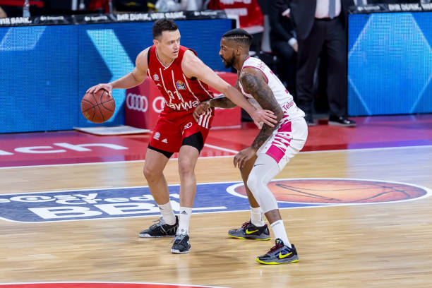 现出强者应 现出强者应